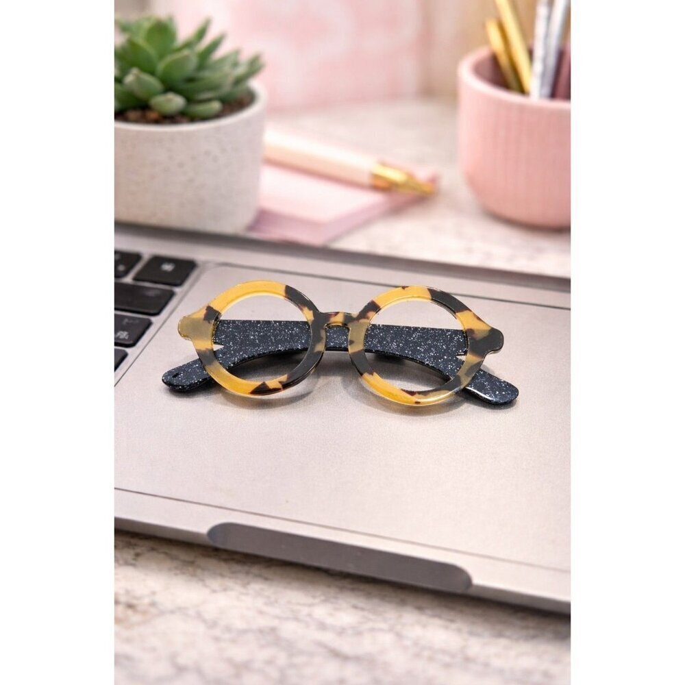 New Retro 3D Acrylic Brooch Pin Brown Reading Glasses Brooch Fashion Accessory